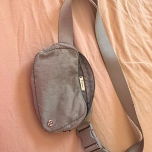 Lululemon belt bag in silver drop